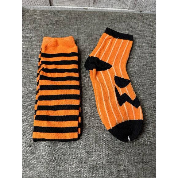 Pack of 2 Womens Halloween Socks Striped and Jack O Lantern Orange Black - Picture 2 of 6